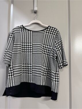 Liz Claiborne Black and White Houndstooth Boxy Tunic